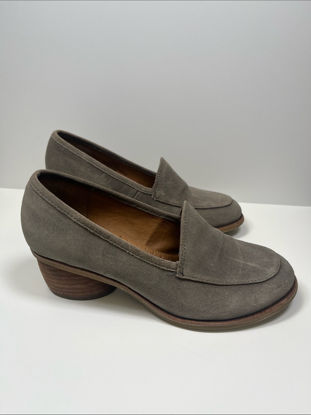 Sofft Gray Suede Genuine Leather Stacked Heel Loafers Size 7